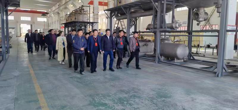 11月9日，人大代表團一行考察江蘇煌燦新材料科技有限公司。高新區黨工委書記陳斌等陪同。